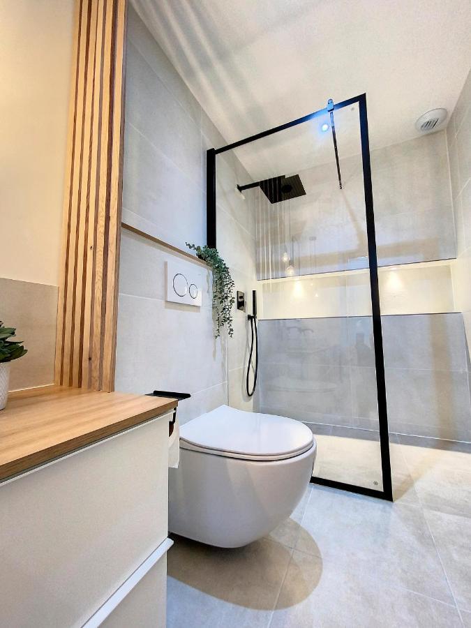 AppartChic - appartement standing - plein Centre&Parking privé Créon Esterno foto