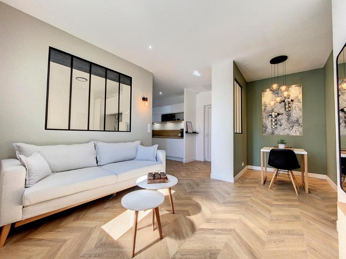 AppartChic - appartement standing - plein Centre&Parking privé Créon Esterno foto