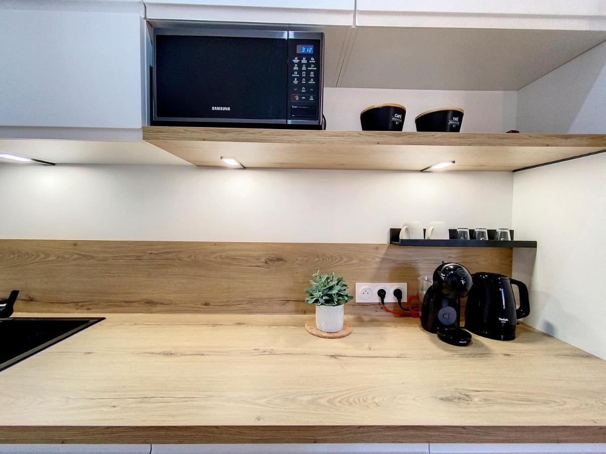 AppartChic - appartement standing - plein Centre&Parking privé Créon Esterno foto