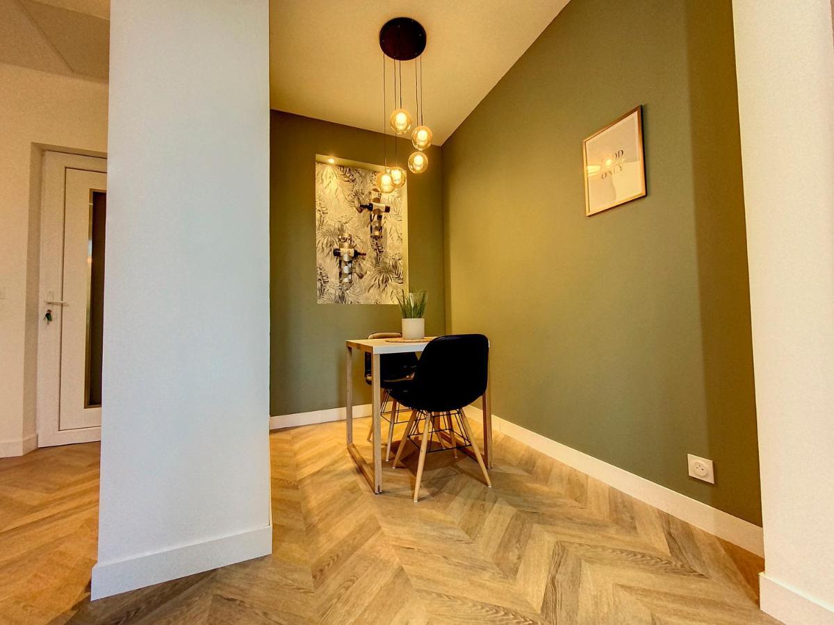AppartChic - appartement standing - plein Centre&Parking privé Créon Esterno foto