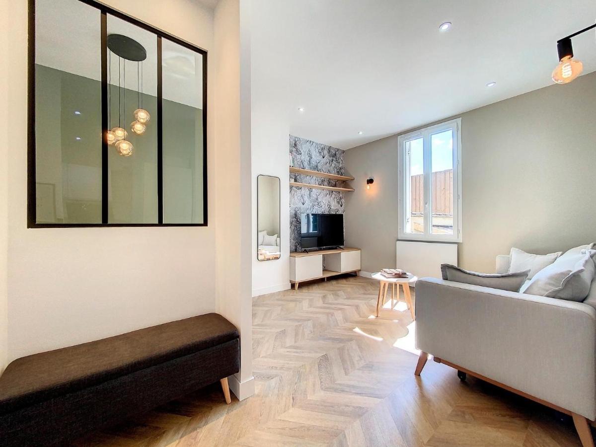 AppartChic - appartement standing - plein Centre&Parking privé Créon Esterno foto
