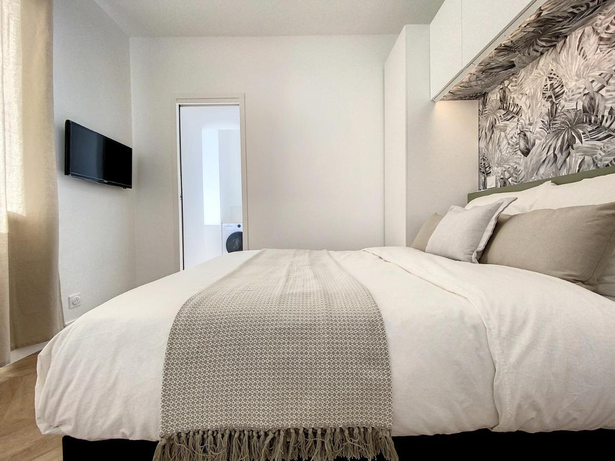 AppartChic - appartement standing - plein Centre&Parking privé Créon Esterno foto