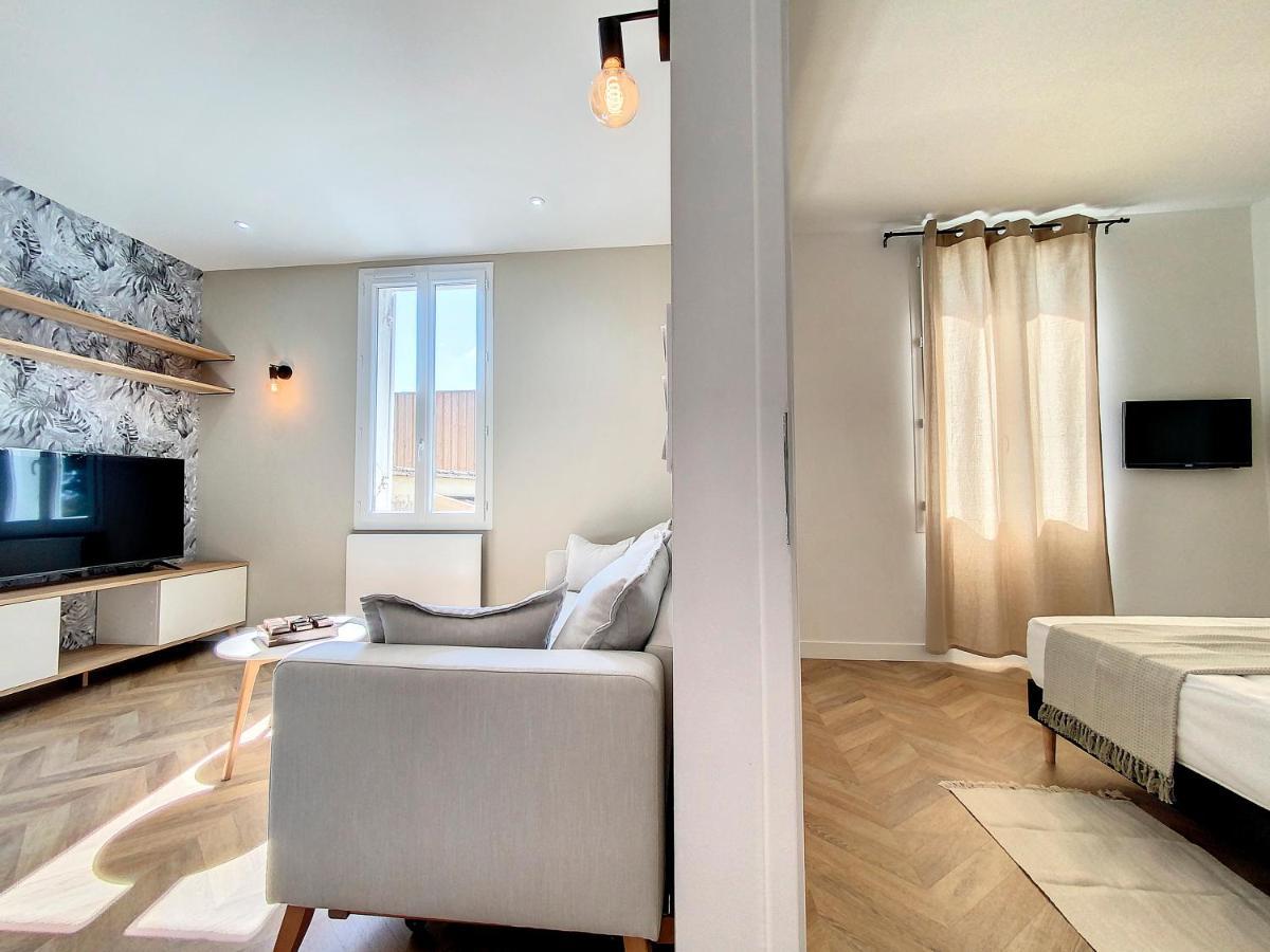 AppartChic - appartement standing - plein Centre&Parking privé Créon Esterno foto