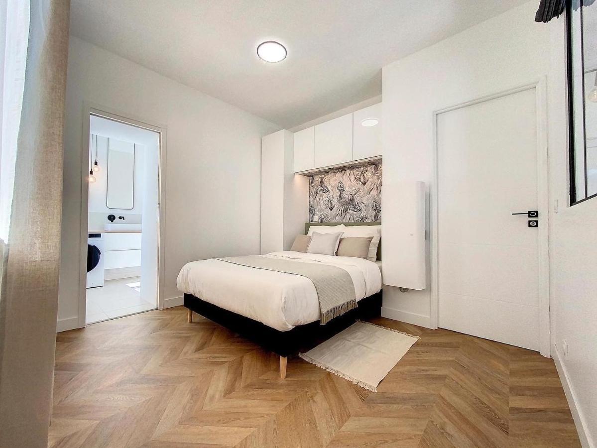 AppartChic - appartement standing - plein Centre&Parking privé Créon Esterno foto